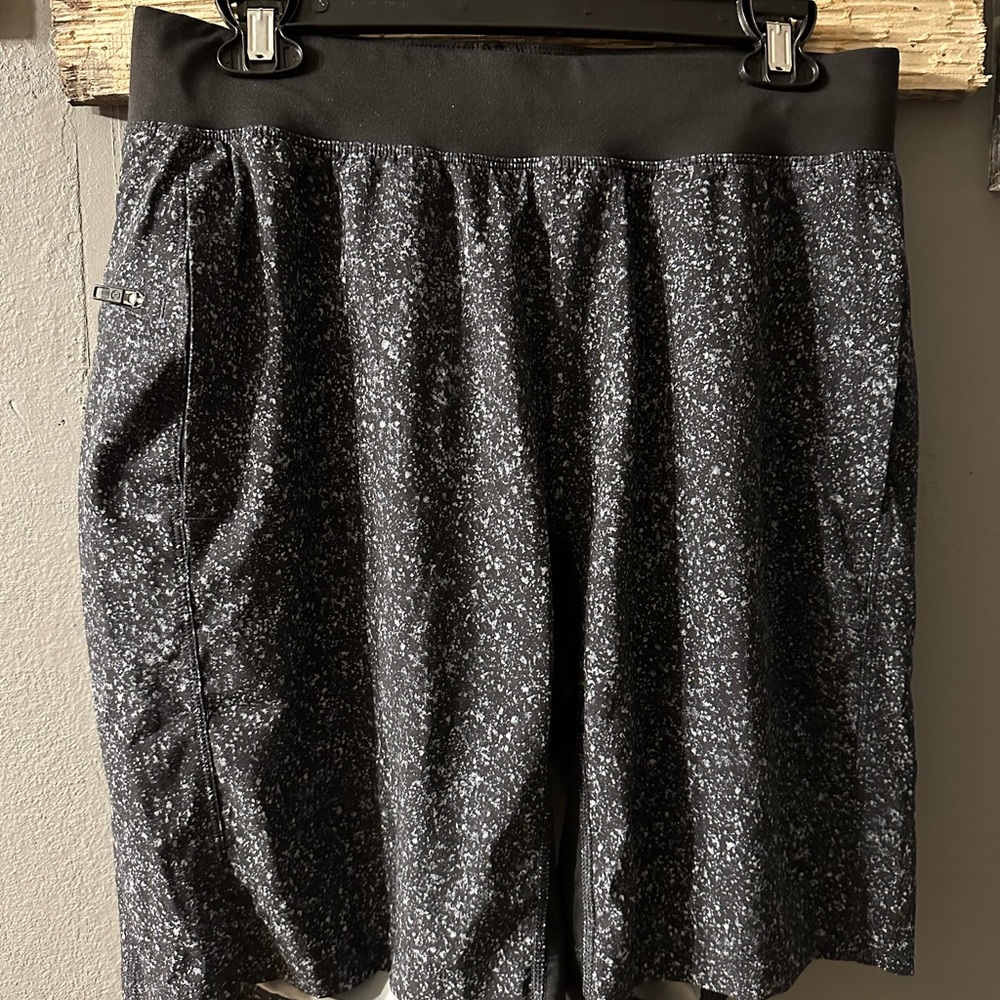 Lululemon T.H.E. Short 9" Linerless Medium inked light cast black